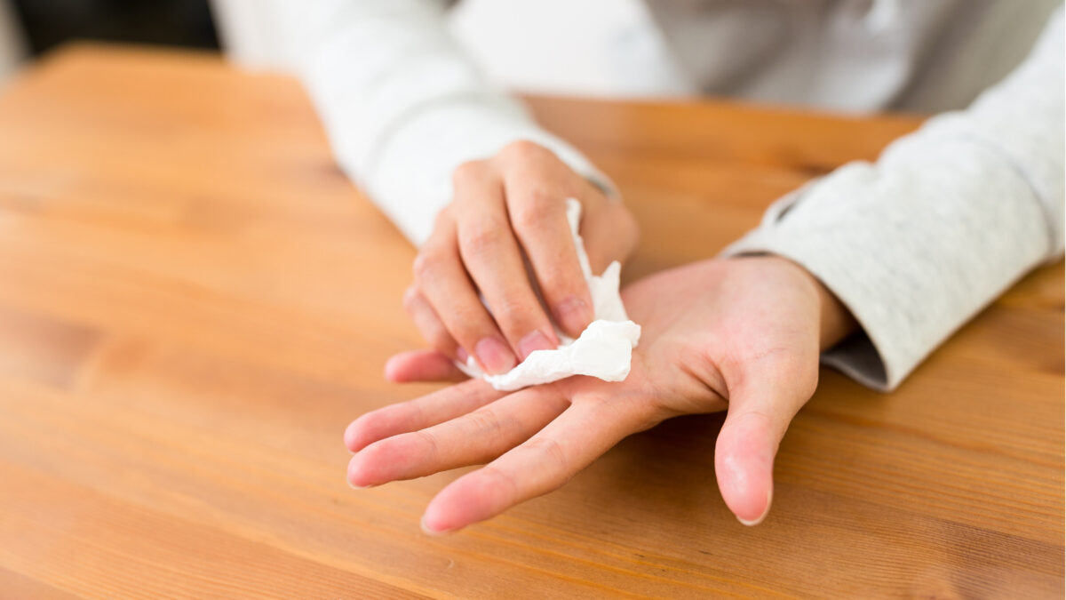 Hyperhidrosis Palmaris: Was tun gegen schwitzige Hände?