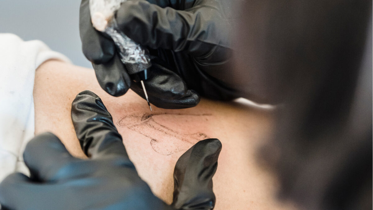 Sind kleine Tattoos für Männer attraktiv? - Kreative Motive für dezente Tattoos