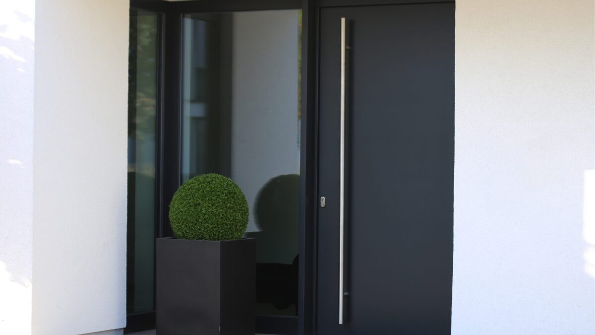 Stil und Sicherheit kombiniert: Die Quintessenz moderner Haustüren