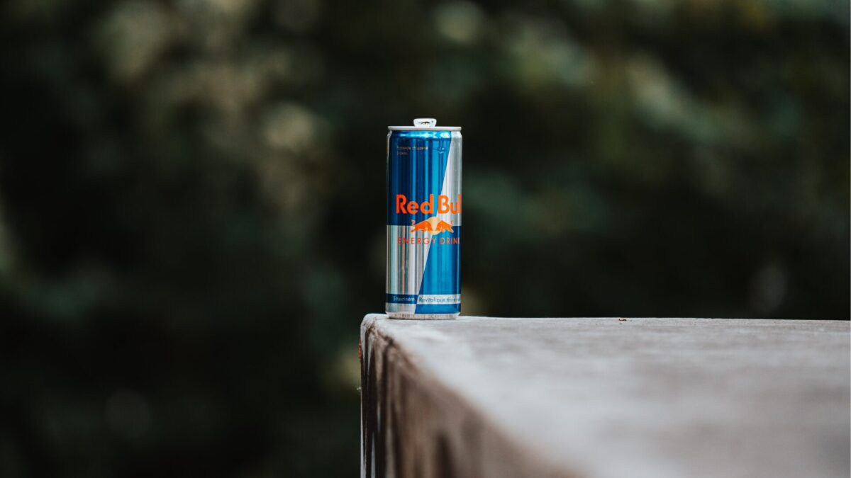 Ab wie viel Jahren ist Red Bull Ab wann darf man Red Bull kaufen und trinken