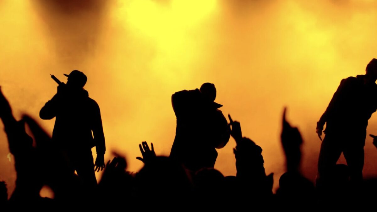 RAF Camora Vermögen: Wie reich ist einer der erfolgreichsten Rapper Deutschlands wirklich?