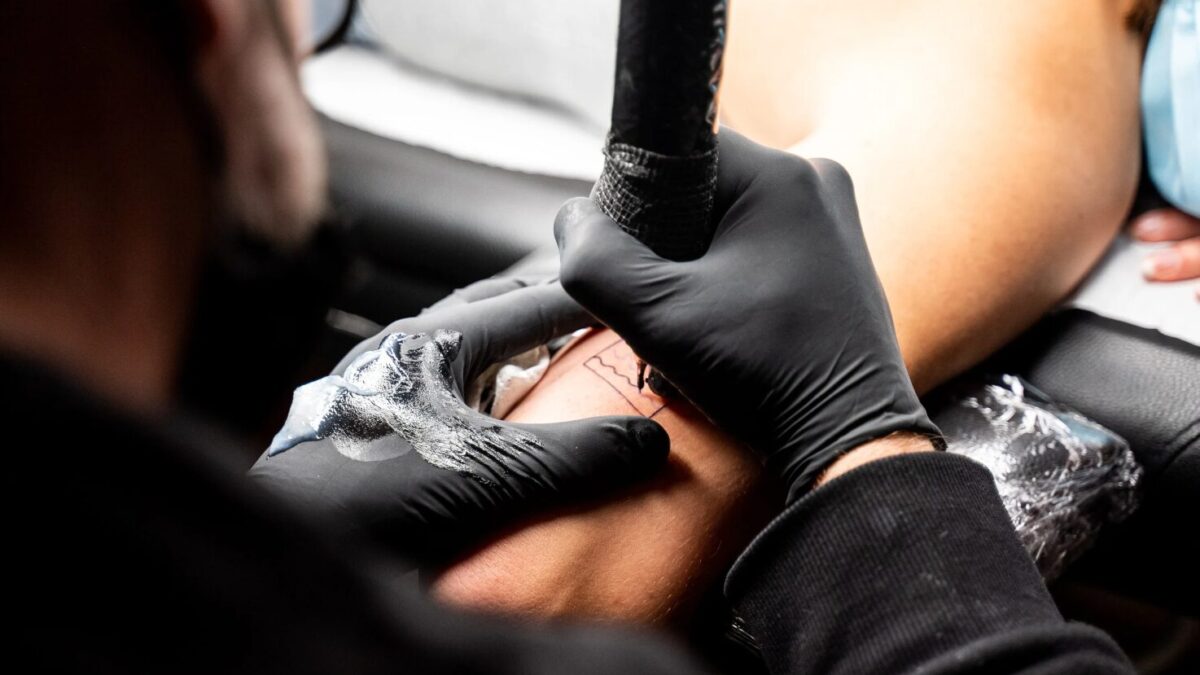Wie lange kein Sport nach einem Tattoo? Wichtige Tipps für die richtige Heilung!