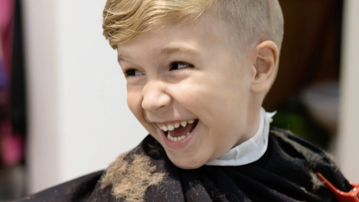 Frecher modern jungen Haarschnitt: Die coolsten Styles, die jedes Auge auf sich ziehen!
