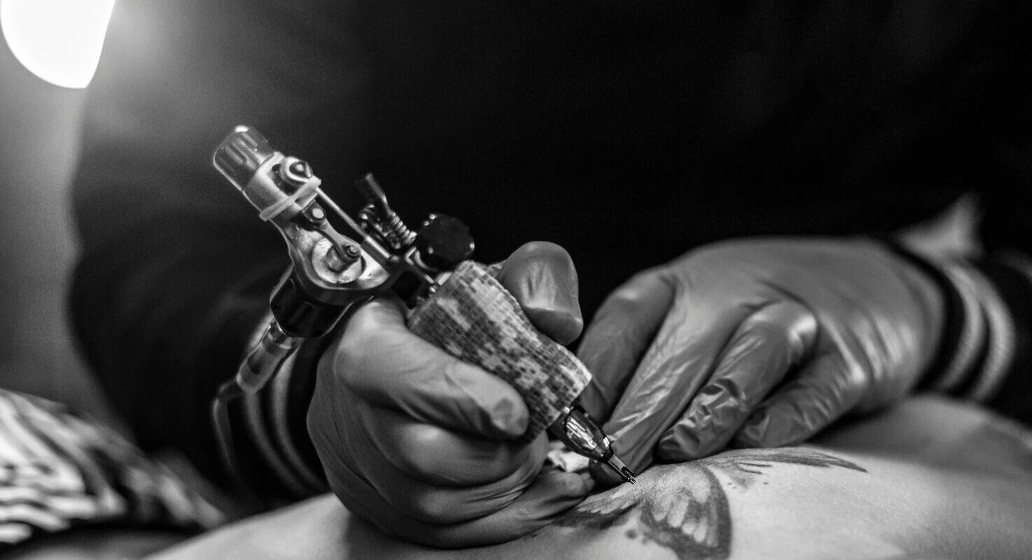 Runen Tattoo: Entschlüssele die mystische Macht der Symbole und ihre tiefgründige Bedeutung