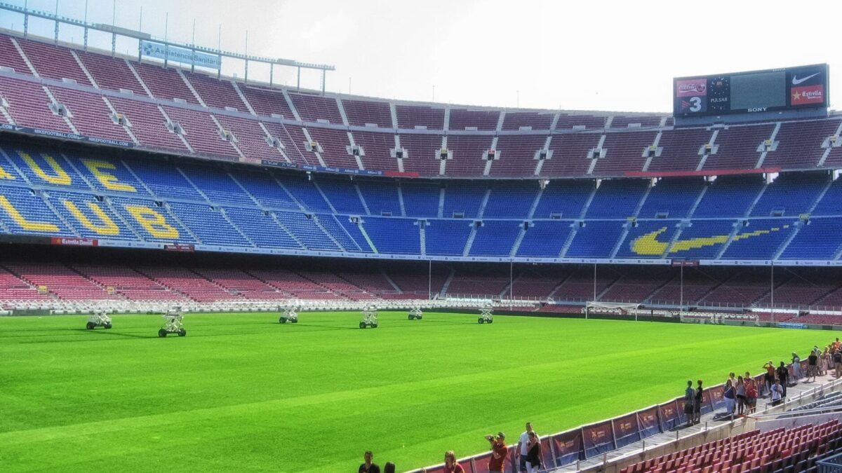 Camp Nou Fertigstellung und wann kehrt FC Barcelona zurück