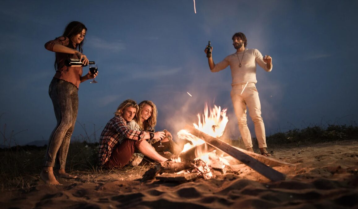 Was zieht man zu einem Strandfeuer an?