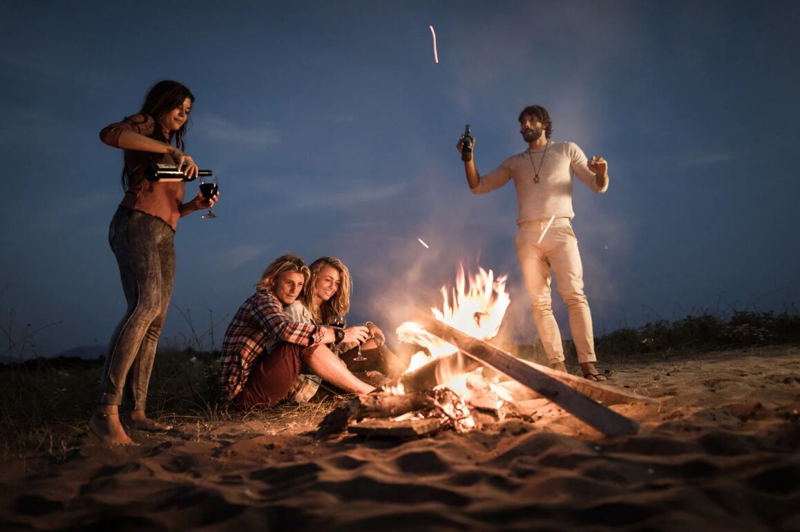 Was zieht man zu einem Strandfeuer an?