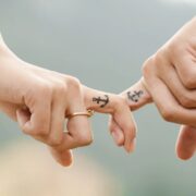 Partner Tattoo Ideen, Inspirationen und Tipps für Paare