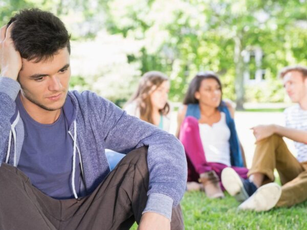 Psychologie hinter Menschen ohne Freunde Warum Einsamkeit immer mehr zur Realität wird