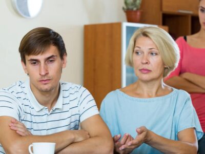 Auswirkungen einer dominanten Mutter auf den Sohn im Erwachsenenalter