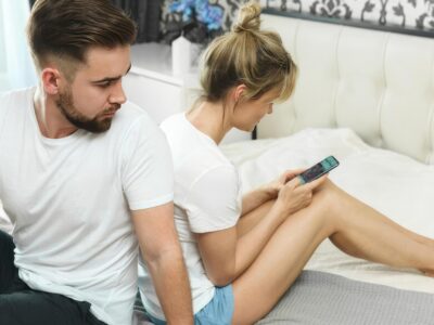 Warum schreiben vergebene Frauen mit anderen Männern Kleine Nachrichten mit großer emotionaler Wirkung