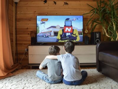 Auswirkungen von Fernsehen auf das Gehirn von Kindern